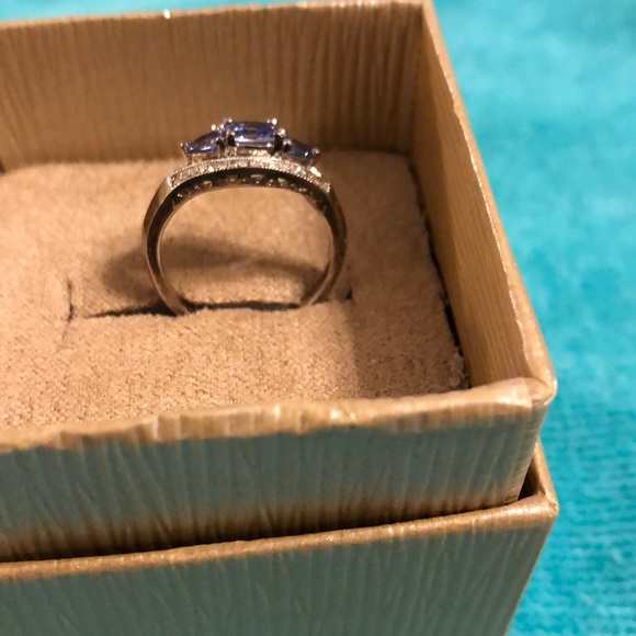 Tanzanite ring - Picture 2 of 3
